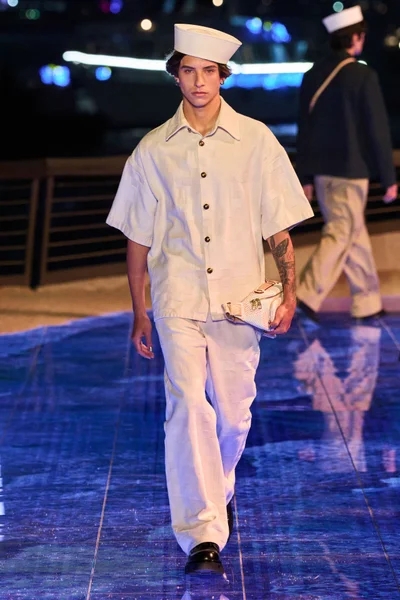 Look 17